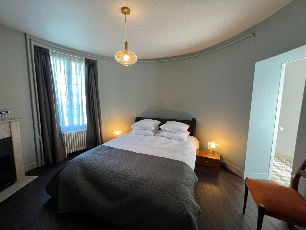 Le Petit Chateau Baye  Bagian luar foto