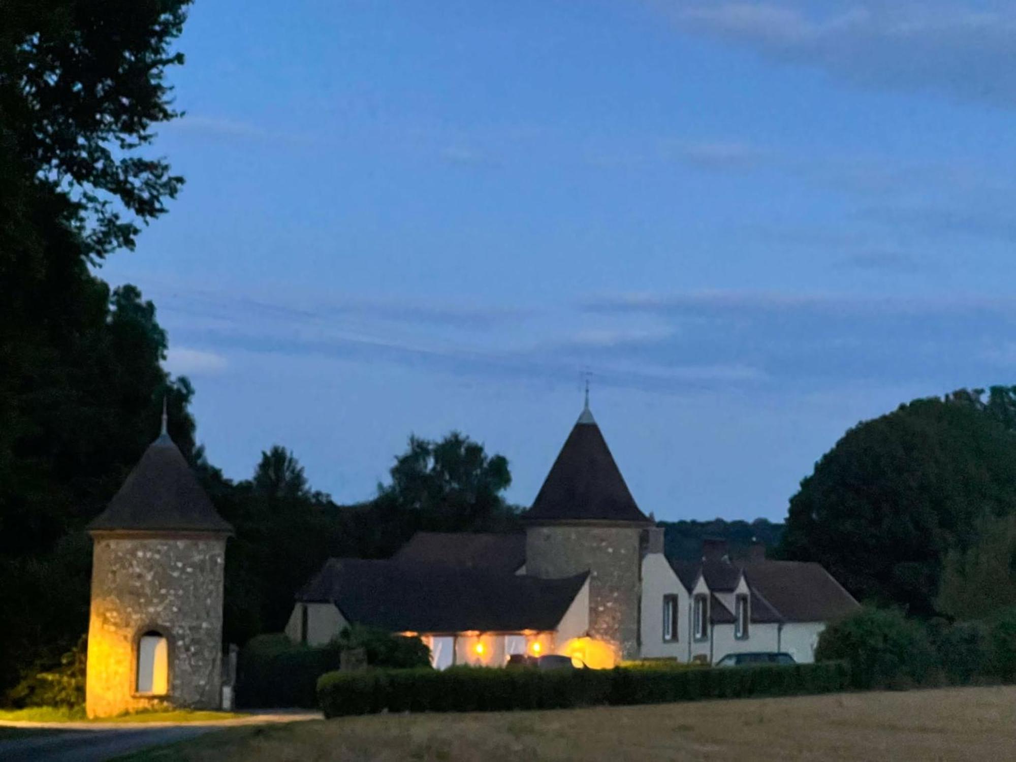 Le Petit Chateau Baye  Bagian luar foto