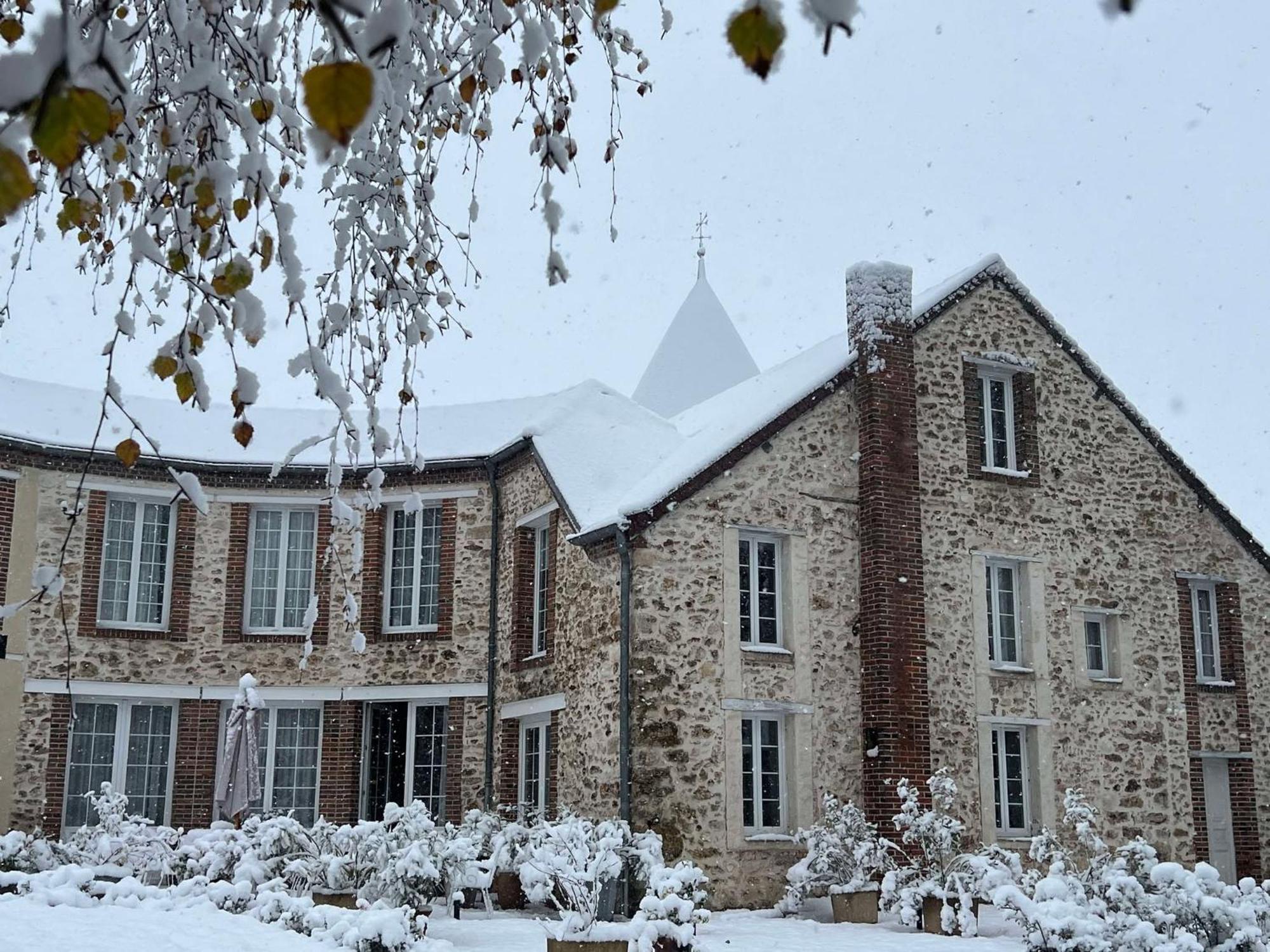 Le Petit Chateau Baye  Bagian luar foto